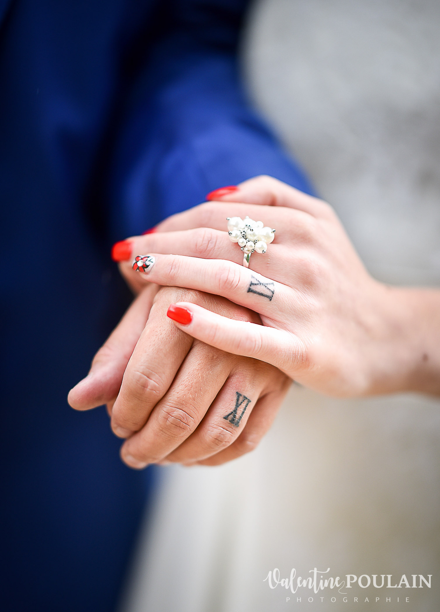 Zoom mains mariage - Valentine Poulain
