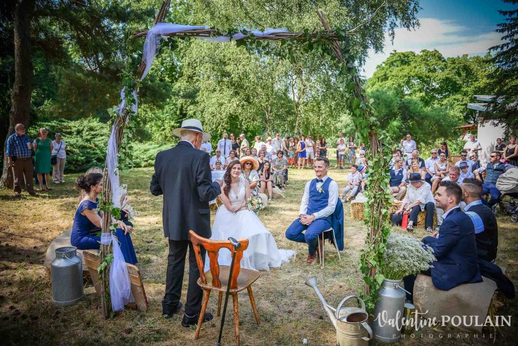 Mariage champêtre cérémonie laïque extérieure