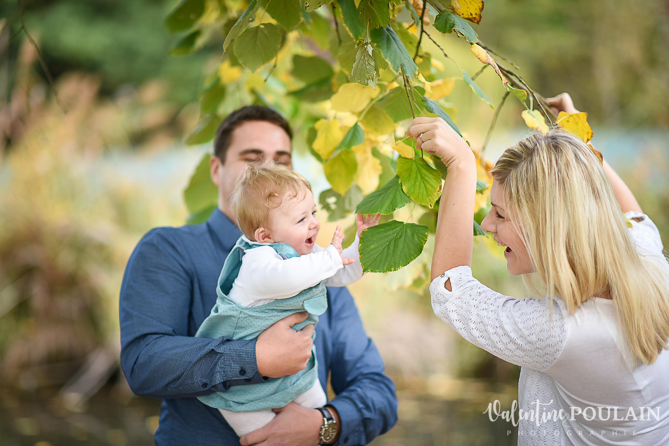 Shooting famille automne feuille - Valentine Poulain