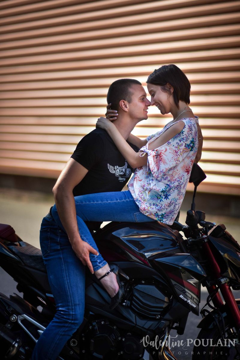 Shooting couple moto