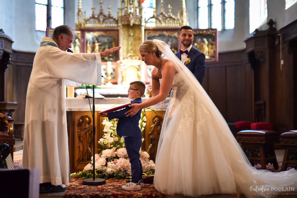 Mariage fun Petit Wettolsheim - Valentine Poulain prêtre