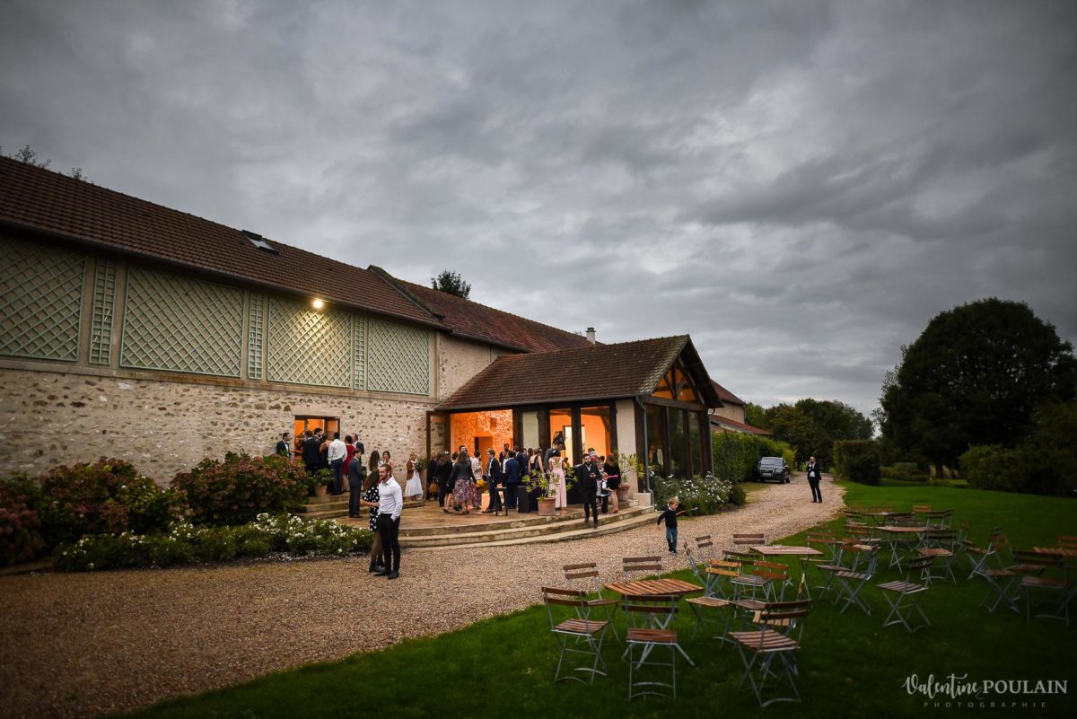 Mariage lieu insolite Paris -Valentine Poulain Domaine de Brunel vin d'honneur
