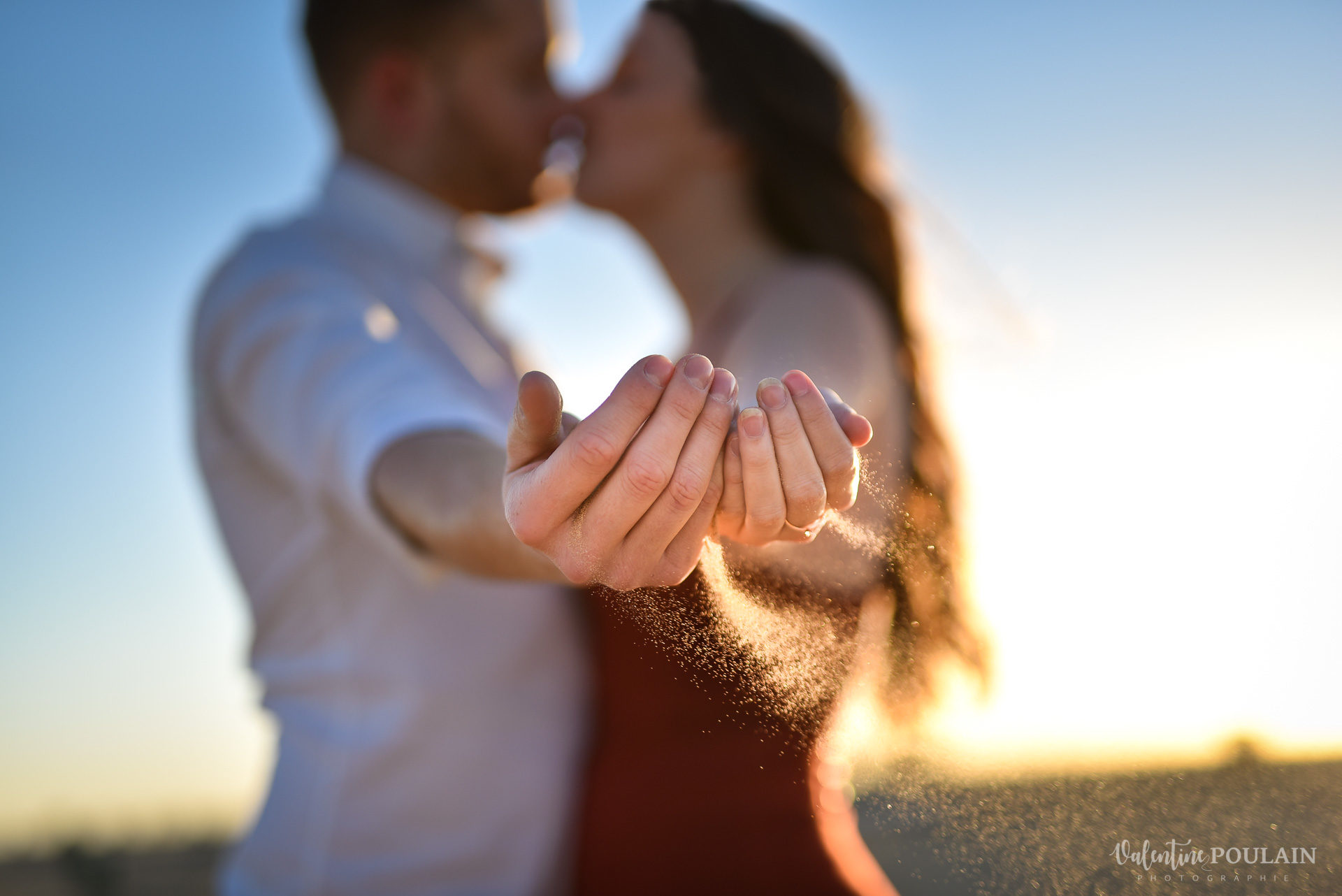 Demande en mariage Désert Dubaï - Valentine Poulain mains