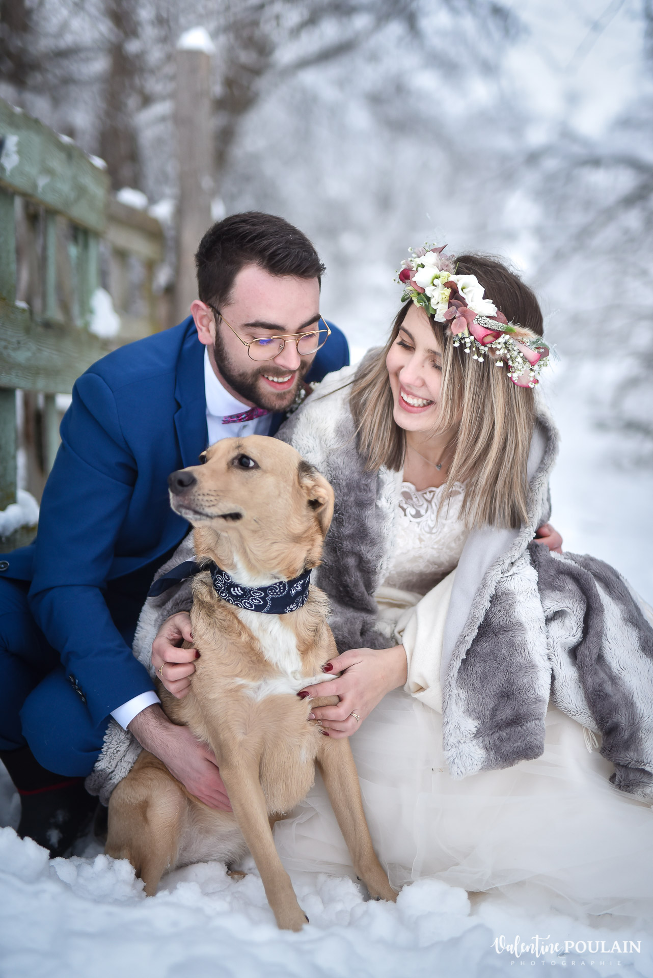 Photo mariage neige hiver - Valentine Poulain chien