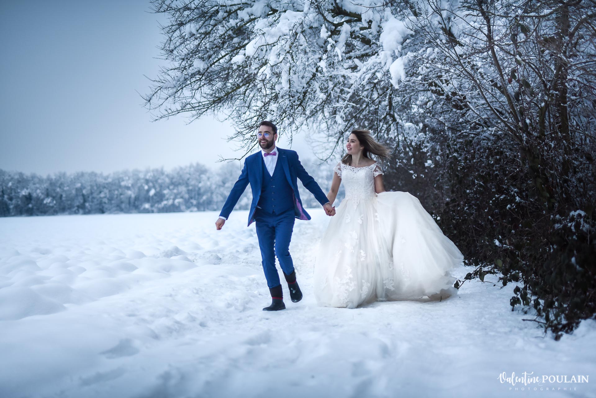Photo mariage neige hiver - Valentine Poulain avancer