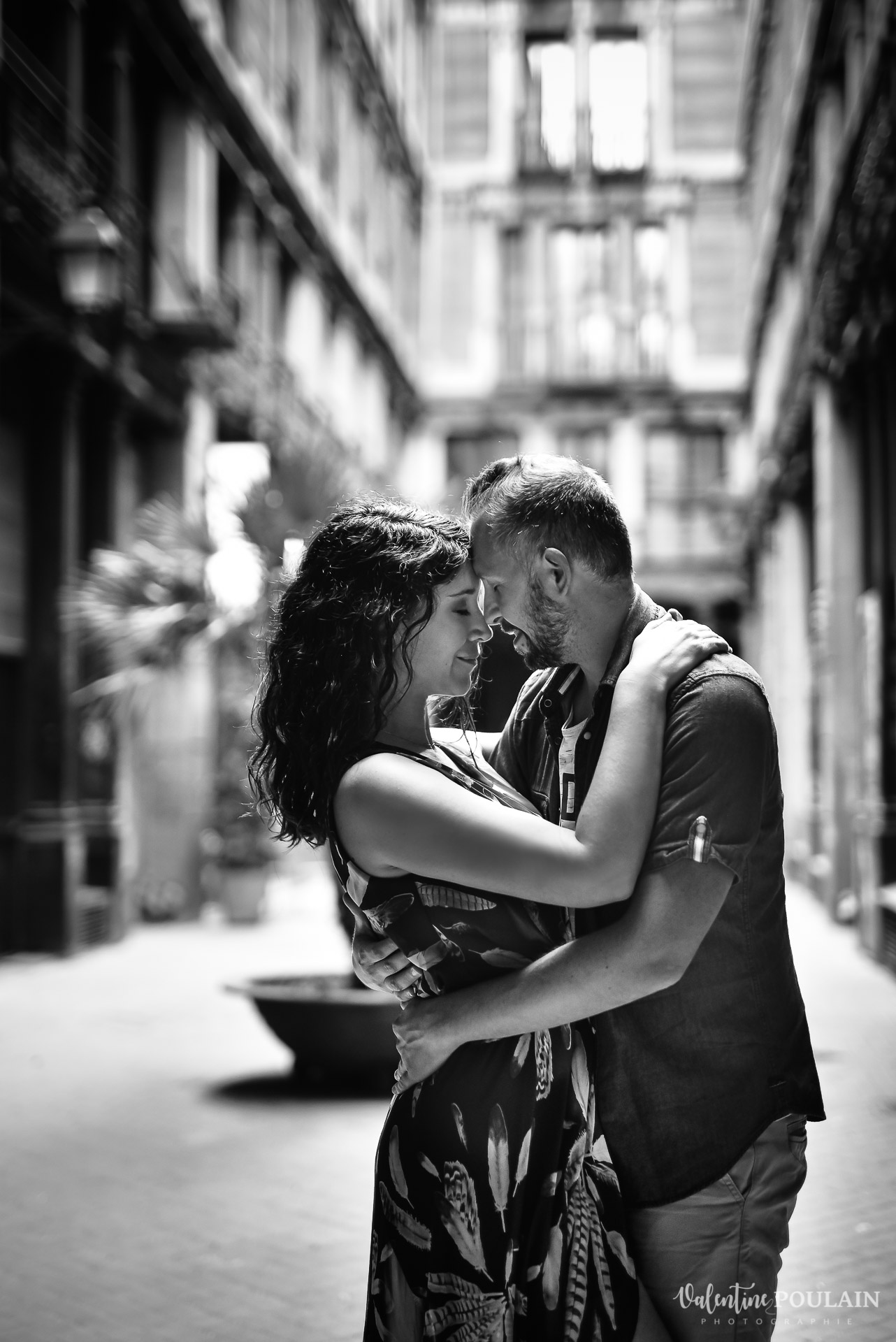 Séance photo couple Barcelone - Valentine Poulain black & white