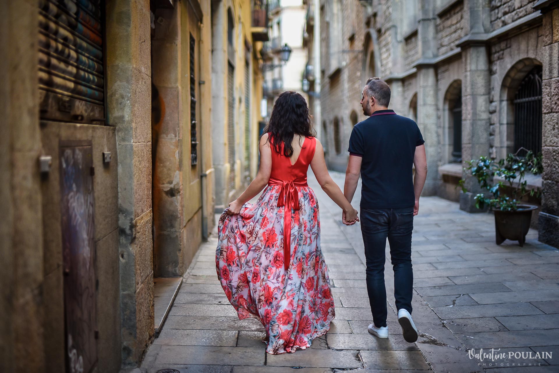 Séance photo couple Barcelone - Valentine Poulain robe longue